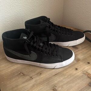 Nike SB blazer shoes men’s 11 black (Used)